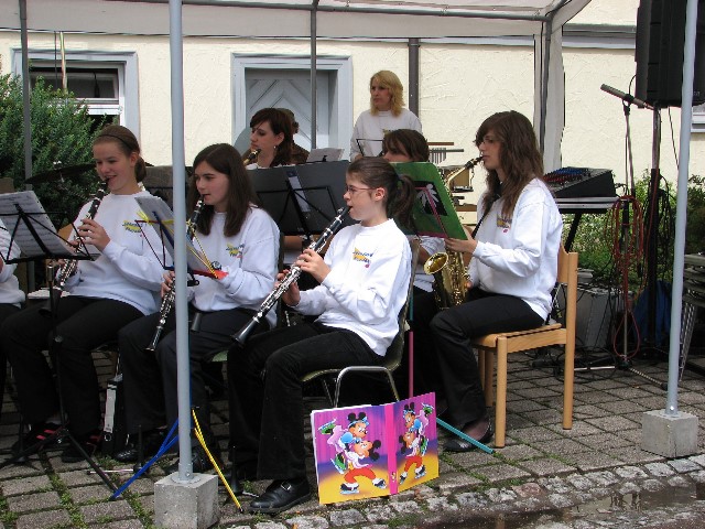 ../Images/strassenfest1108.jpg